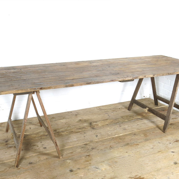 trestle table O